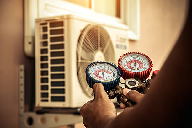 Professional Hvac technician working in Davis, OK